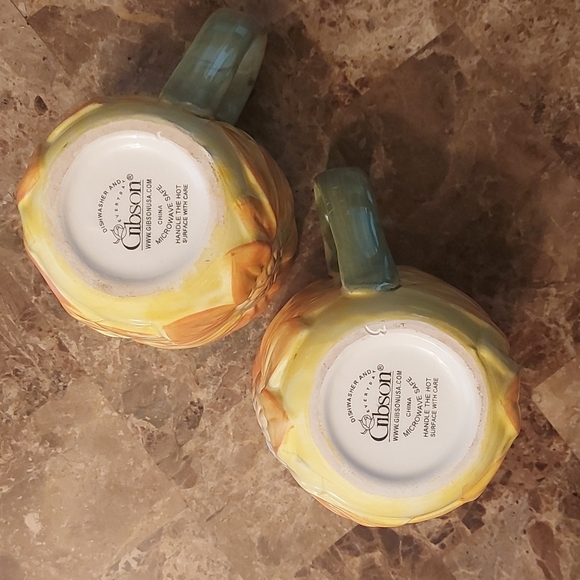 2 Beautiful embossed sunflower mugs by Gibson, EUC - Picture 7 of 8